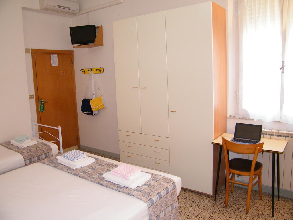 Hotel Nuovo Fiore 카톨리카 객실 사진