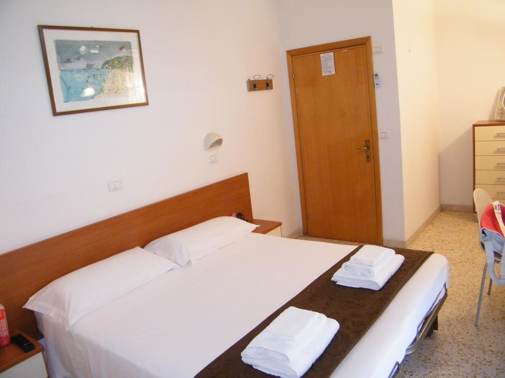 Hotel Nuovo Fiore 카톨리카 객실 사진