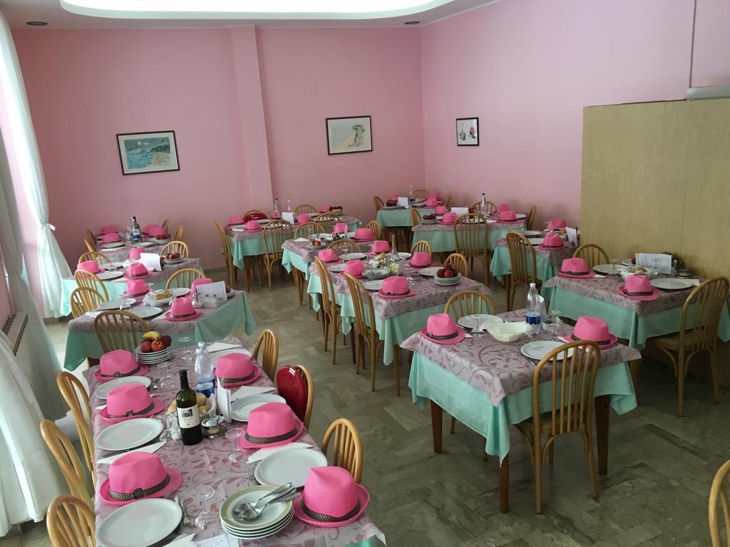 Hotel Nuovo Fiore 카톨리카 외부 사진