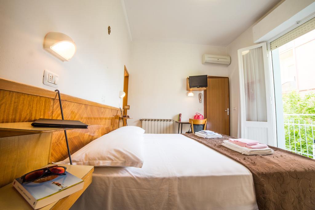 Hotel Nuovo Fiore 카톨리카 객실 사진