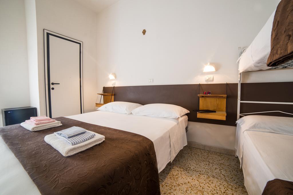 Hotel Nuovo Fiore 카톨리카 객실 사진