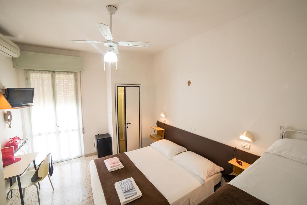 Hotel Nuovo Fiore 카톨리카 객실 사진