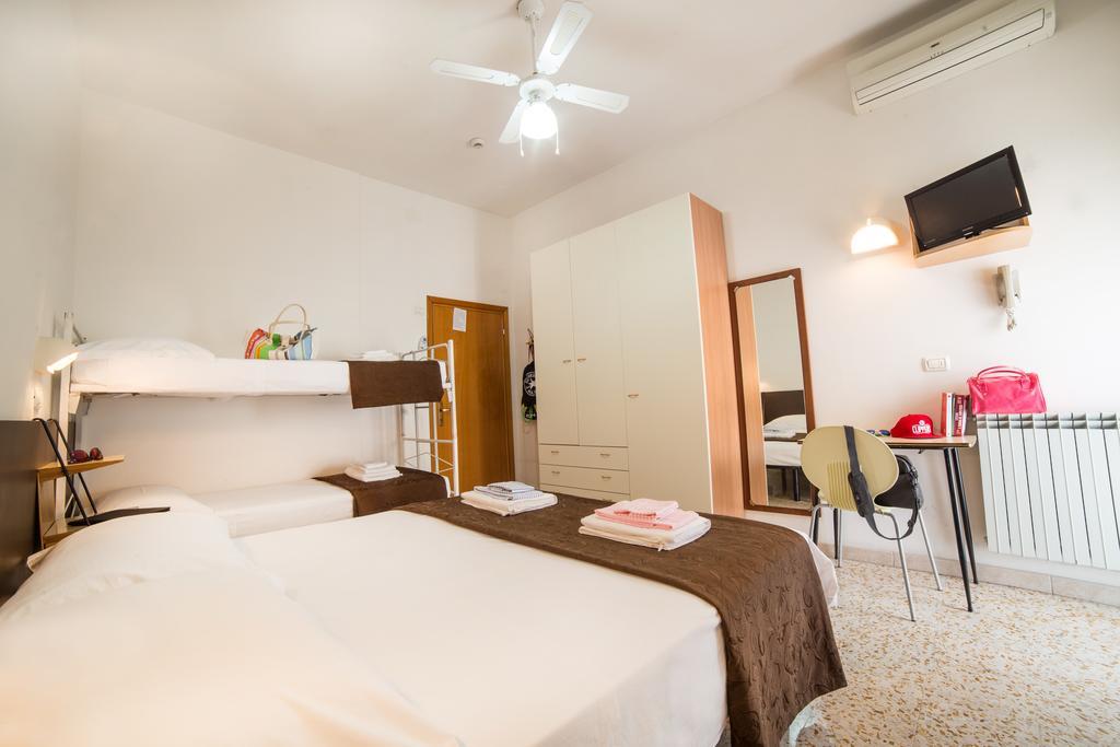 Hotel Nuovo Fiore 카톨리카 객실 사진
