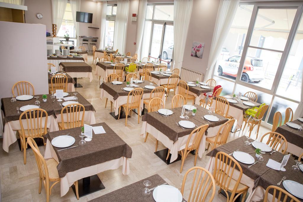 Hotel Nuovo Fiore 카톨리카 외부 사진