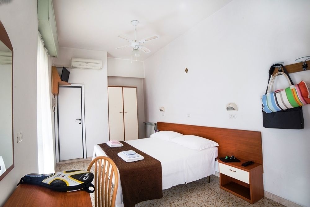 Hotel Nuovo Fiore 카톨리카 외부 사진